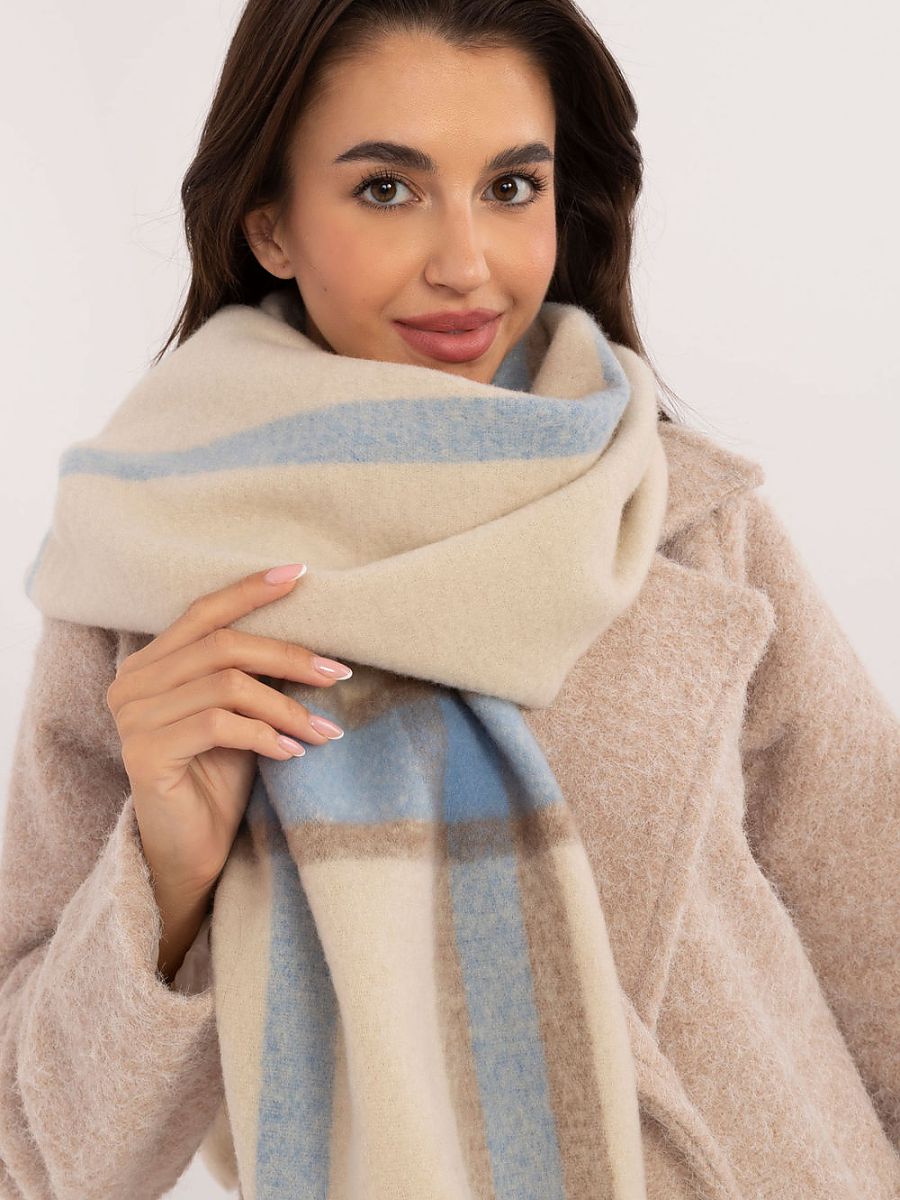 Shawl model 202570 AT