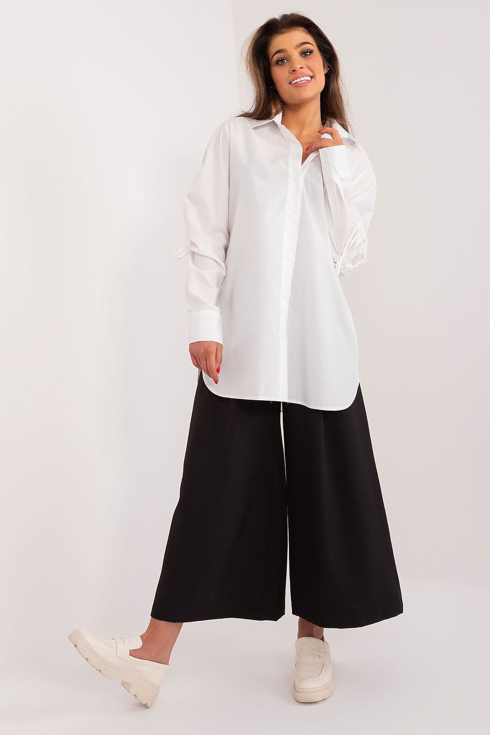 Lakerta – Classic Long Sleeve Shirt with Decorative Embroidery