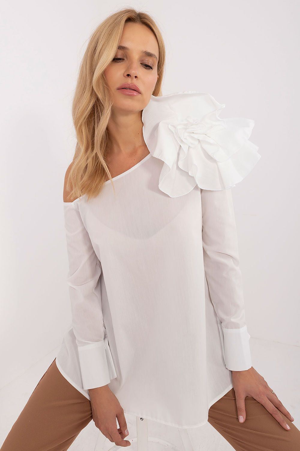 Lakerta Elegant Women’s Blouse with Short Sleeves