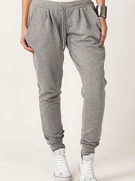 Tracksuit trousers   Tessita  Sweatpants made of sweat fabric in light grey, finished with a wide rib at the bottom, which is about 10 cm wide. Very fashionable and comfo
