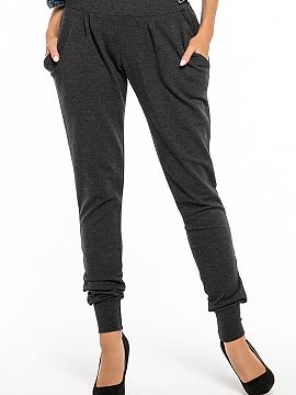 Tracksuit trousers   Tessita  Sporty knit sweatpants with pockets and a ribbed leg hem. Ideal for many stylings.