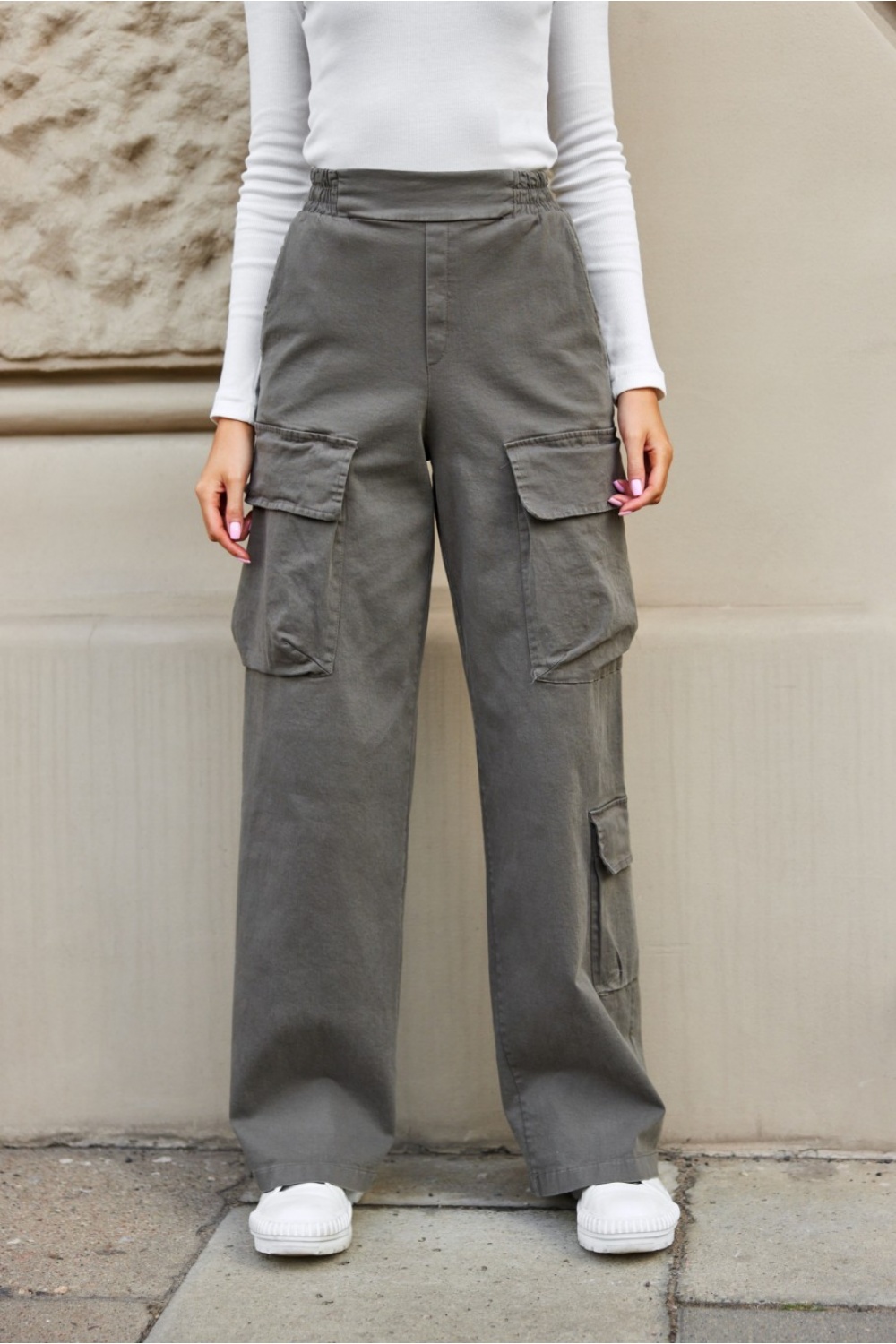 Women trousers model 187933 Ro..