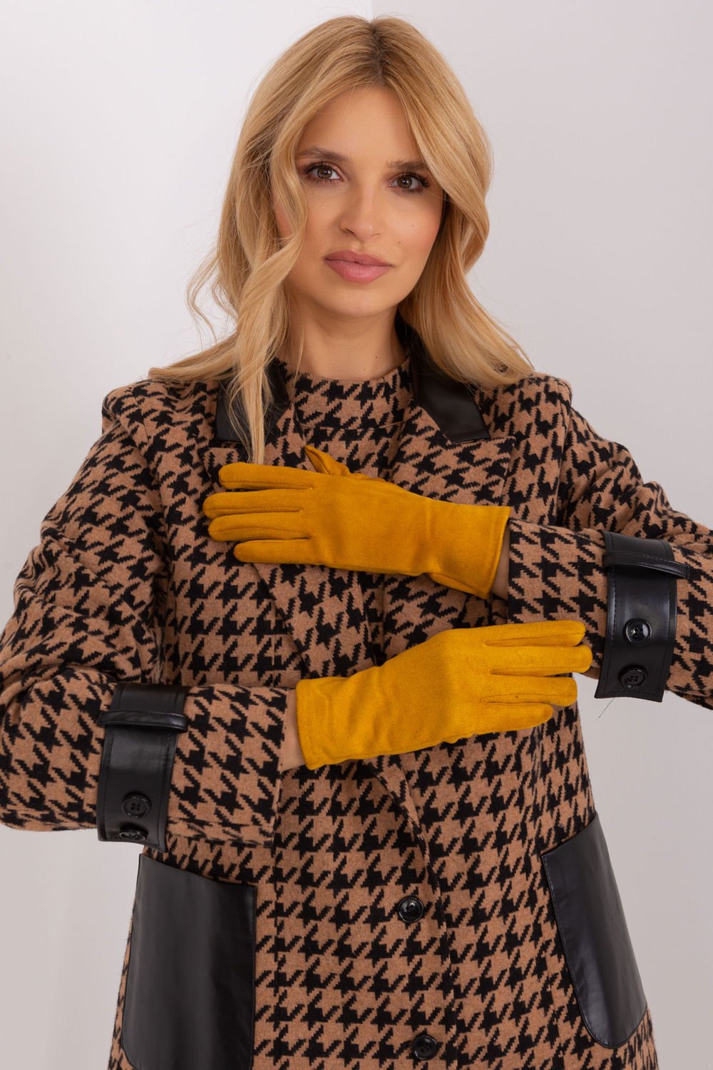 Gloves model 190826 AT