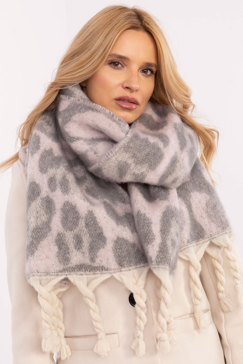 Shawl model 205960 AT