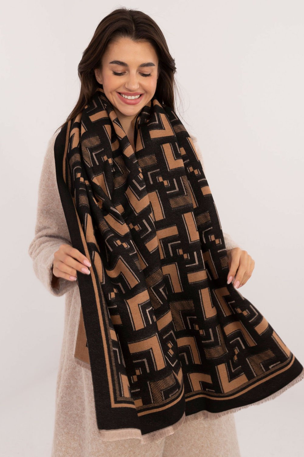 Shawl model 205967 AT