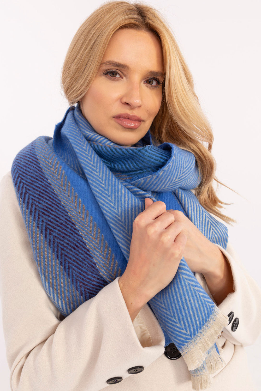 Shawl model 206040 AT