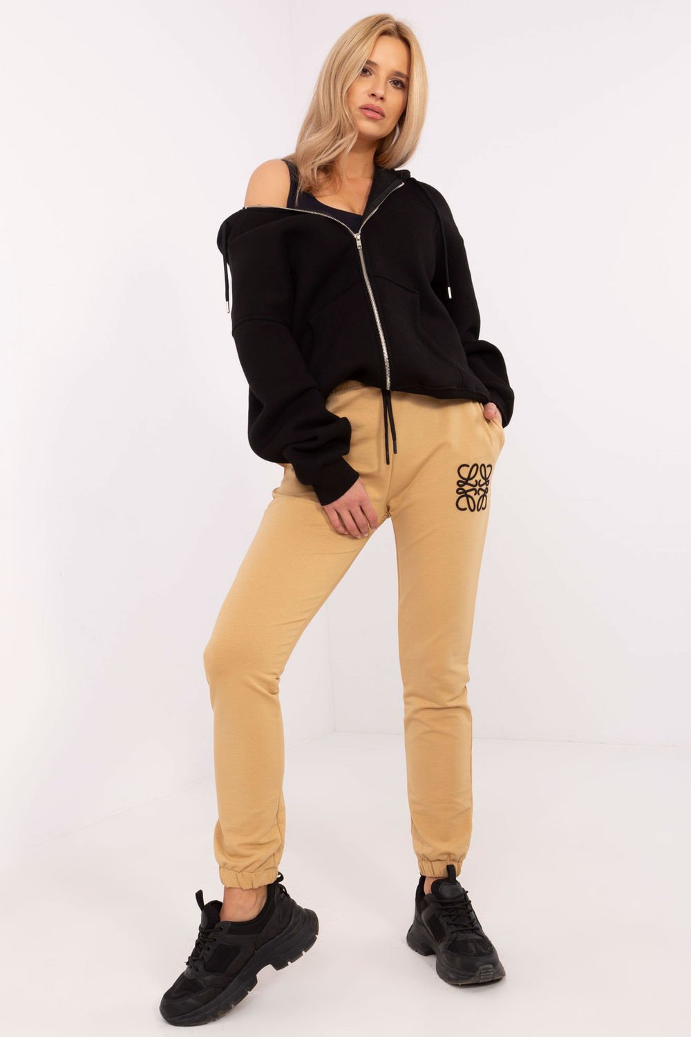 Tracksuit trousers model 20605..