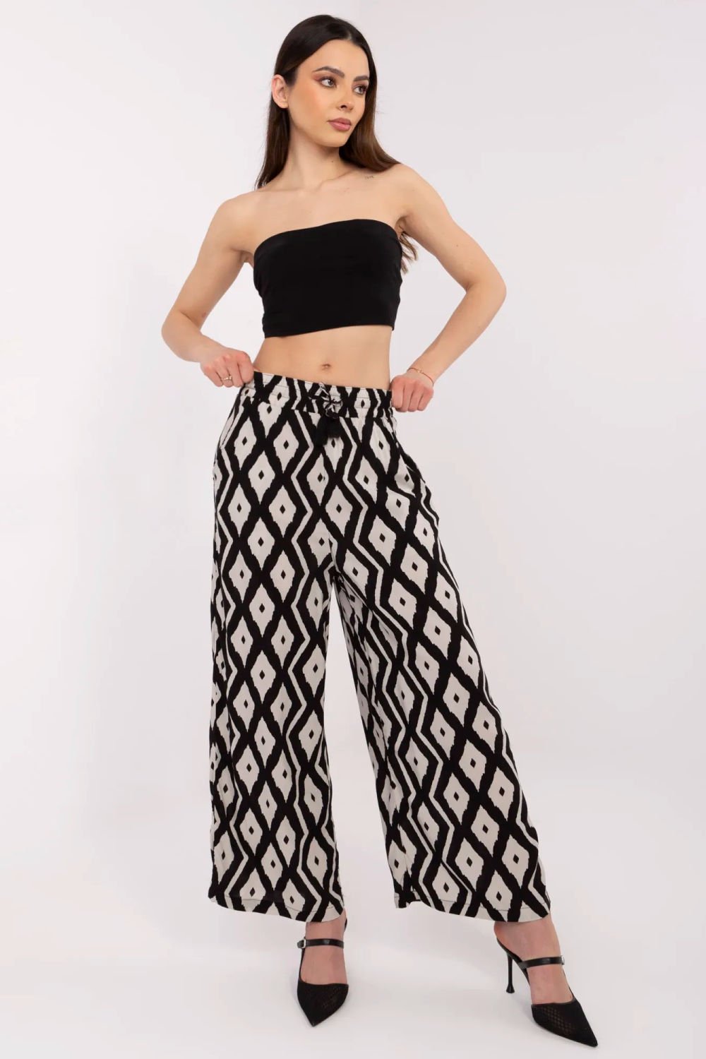 Women trousers model 212664 Su..