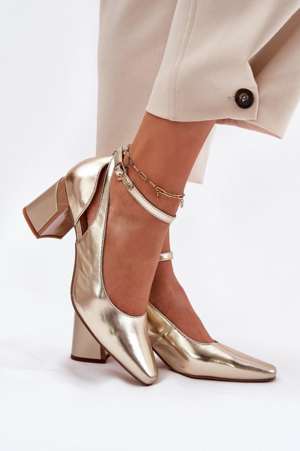 Block heel pumps model 212997 ..