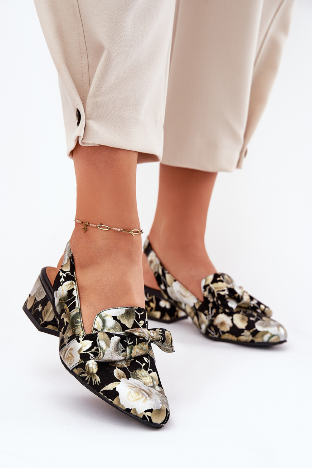 Heel pumps model 212998 Step i..