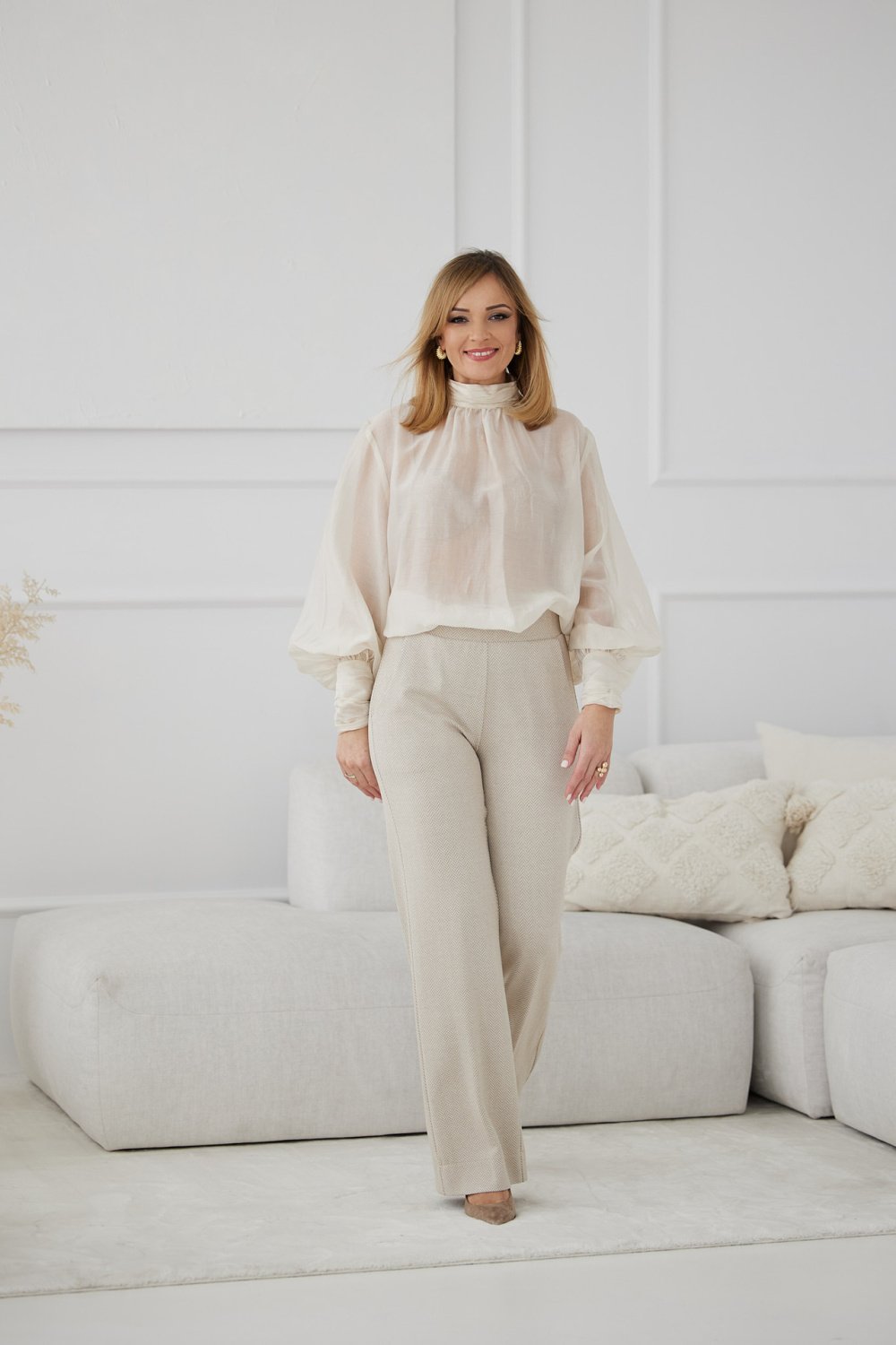 Women trousers model 213119 La..
