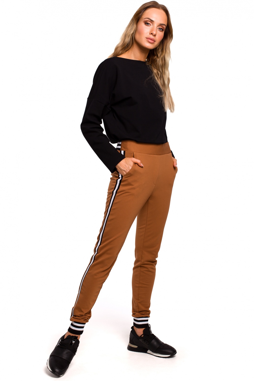 Women trousers model 135471 Mo..