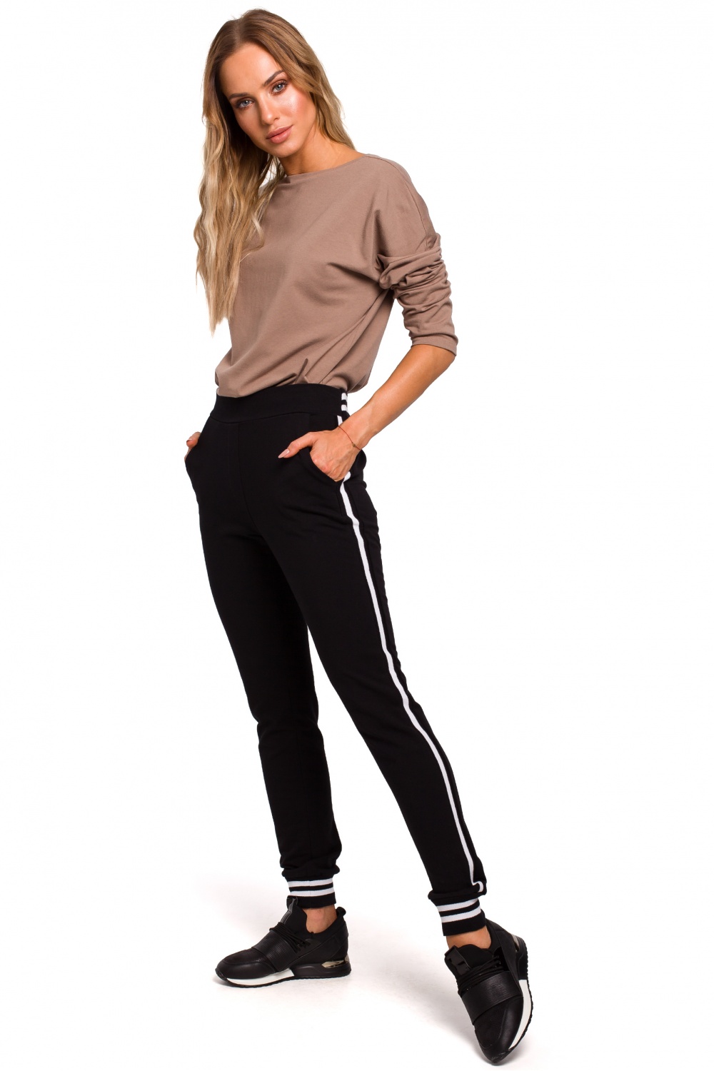 Women trousers model 135474 Mo..