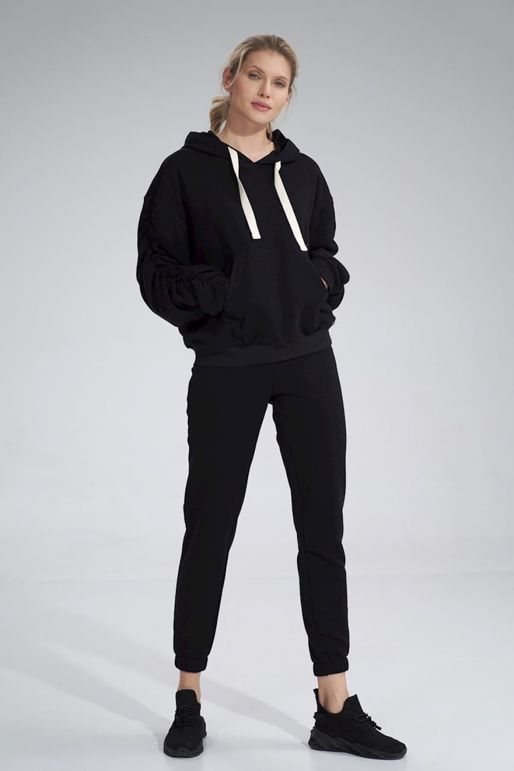 Tracksuit trousers model 15591..