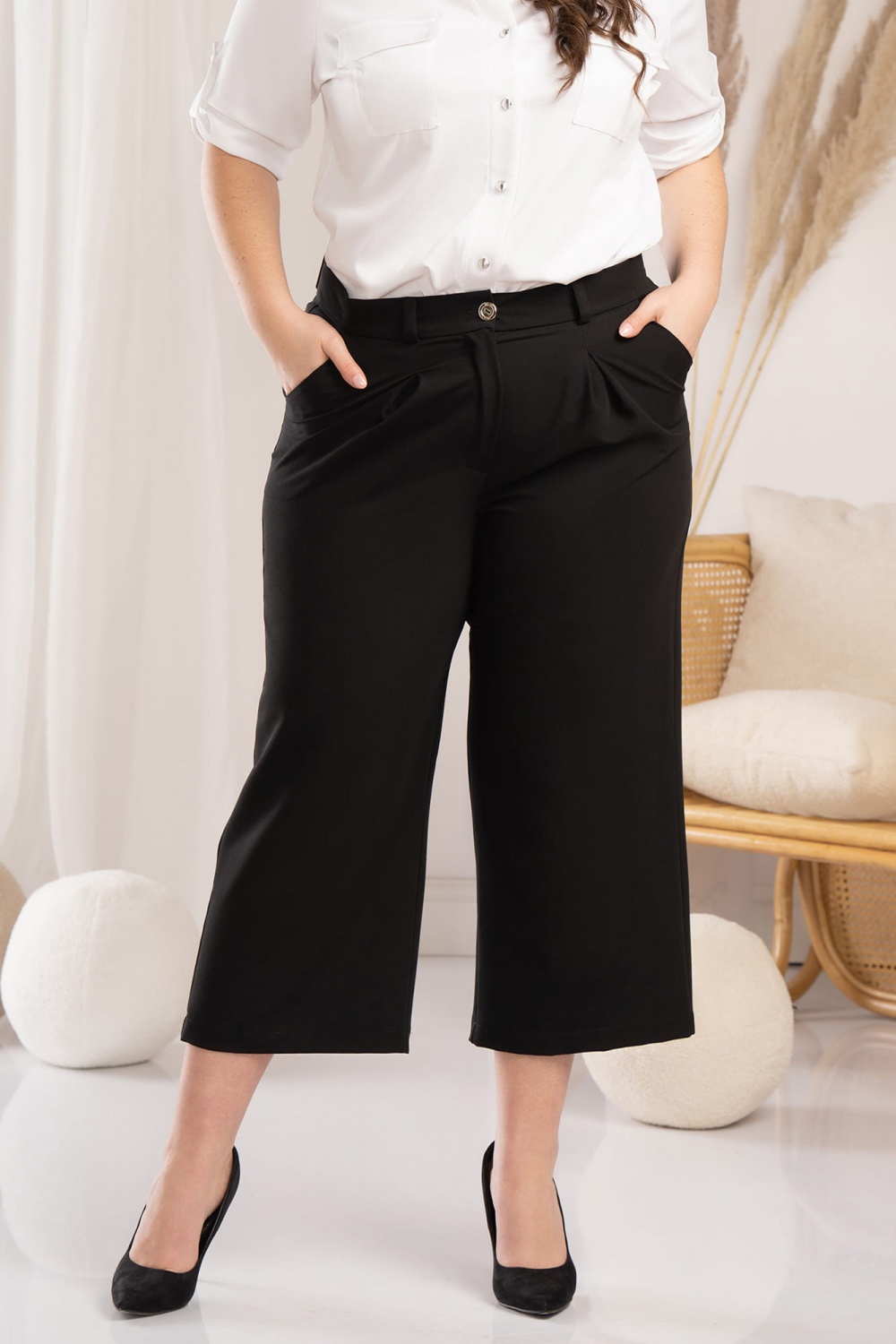 Plus size Trousers model 17683..