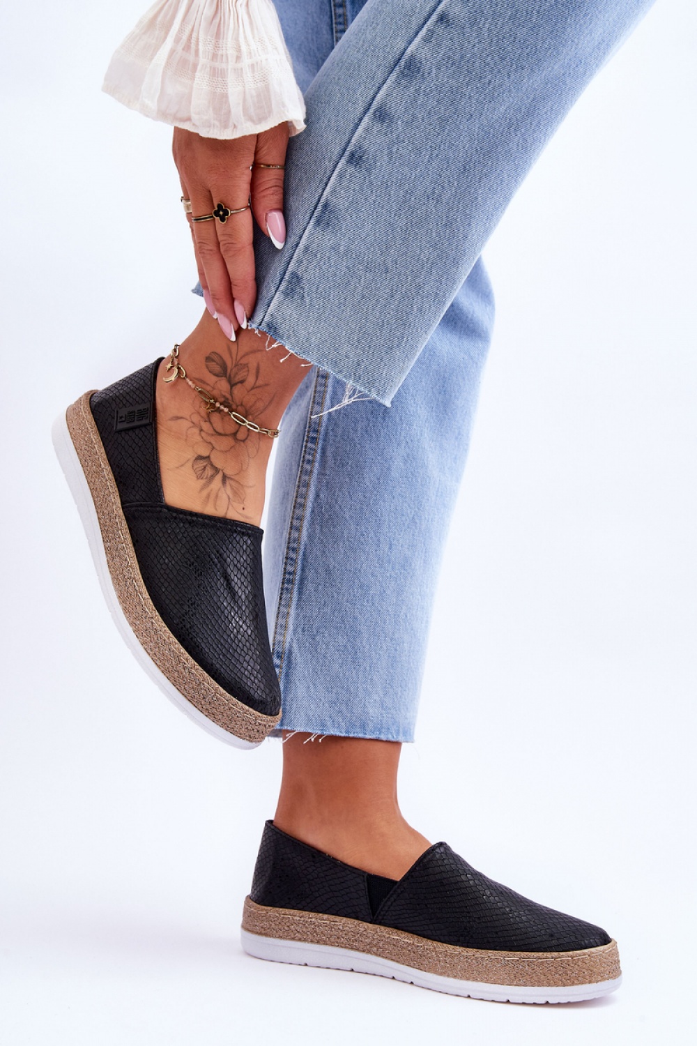 Espadrille model 180658 Step i..