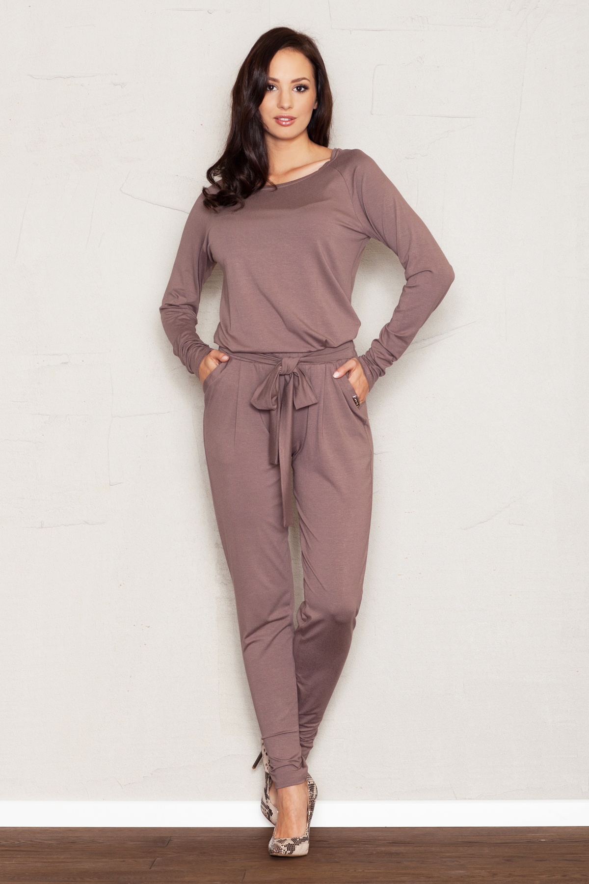 Women trousers model 43922 Fig..